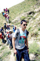 组图：胡歌领队行走的力量拓展 董洁低调现身