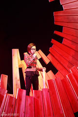 组图：周笔畅深圳演唱会全新服装 制造绿色海洋