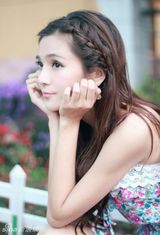 组图：选美冠军王希维清纯写真 演绎甜美古典气质 