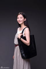 组图：《一仆二主》热拍 江疏影清新造型曝光