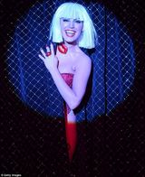 组图：凯莉-布鲁克上演激情钢管舞 秀豪乳诱惑至极