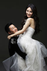 独家：吴京谢楠搞怪婚纱照 5月大婚甜蜜秀恩爱