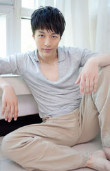 组图：型男杨金承时尚写真