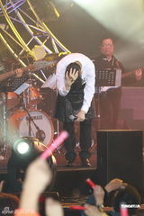 组图：蔡枫华演唱会完美收官 自言置之死地而后生