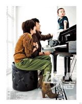 组图：陆毅鲍蕾秀温馨三口之家 小女儿乖巧伶俐