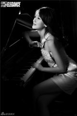 组图：甘薇妩媚写真 造型百变女人味十足