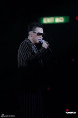 组图：黄伟文作品演唱会上演 陈奕迅郑秀文等助阵