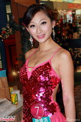 组图：亚姐比赛才艺表演 齐真晨献唱夺冠