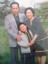 组图：已故名嘴罗京18岁儿子近照曝光