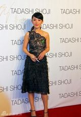 组图：车永莉亮相红毯秀 时尚优雅小露性感