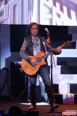 组图：动力火车16日开唱 S.H.E到场力挺