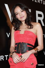 组图：舒淇香港出席活动否认与王力宏绯闻