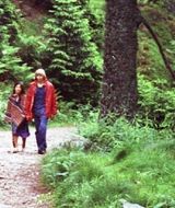 组图：翁美玲生前英国旧照曝光 与荷兰男友恩爱