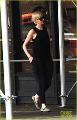 组图：安妮海瑟薇金发造型曝光 乖乖女变潮女