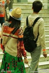 组图：张翰郑爽被拍甜蜜同游泰国恋情曝光