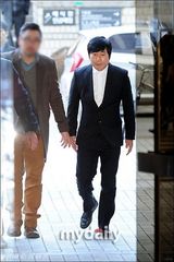 组图：Tony安等涉赌韩星出庭受审鞠躬认罪