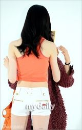 组图：李侑菲性感拍广告 超短热裤秀柳腰长腿