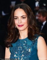 组图：女星贝热尼丝-贝乔与导演阿斯哈亮相