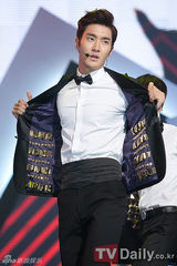 组图：Beast《MCountDown》夺冠 SJ首演后续曲