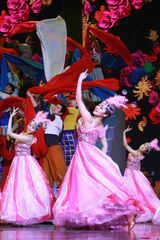 高清组图：歌舞《阳光路上》剧照