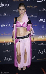 高清组图：奥德利娜万圣节扮阿拉伯女郎秀风情