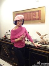 组图：58岁刘晓庆蕾丝透视装与PK潘迎紫粉嫩装