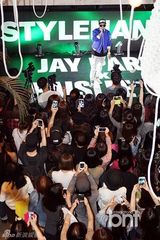 组图：朴载范BUMKEY助阵品牌活动献嘻哈舞台