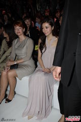 组图：熊黛林长裙优雅亮相 期望能有新开始