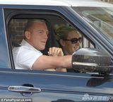 组图：乔治王子洗礼大眼浑圆 威廉凯特喜笑颜开