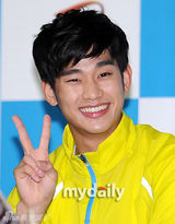 组图：韩国艺人金秀炫出席体育品牌签售活动