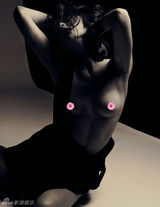 组图：内衣超模半裸大片抖椒乳姿态诱人