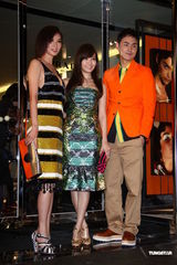 组图：侯佩岑自曝婚期在4月 与林志玲同场斗艳