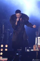 组图：A-Lin落泪小宇忙救场 信旋风登台引高潮