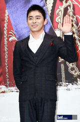 组图：李胜基河智苑出席《TheKing2hearts》发布会