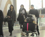 组图：林志玲蒙面回京会友 大秀美腿卖风情