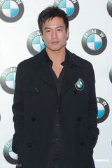 组图：胡杏儿不介意男友夜店被拍 郑嘉颖赞其大方