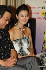 组图：《亲爱的，回家》上海热拍 韩雪胡兵倾情演绎