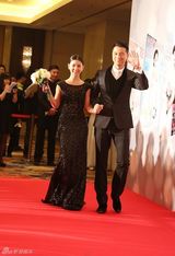 组图：谢楠吴京盛典秀恩爱 王岳伦亲吻李湘