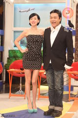 高清图：小S踩高跟鞋承认怀孕三月 称生女儿几率大