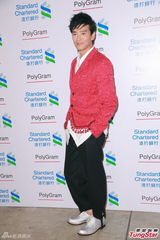 组图：宝丽金歌手齐开唱 王馨平难得露半球