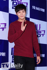 组图：金秀贤李玹雨捧场《美娜》朱元挺崔江熙