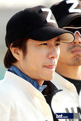 组图：韩星白成铉徐智锡等艺人参加棒球大赛