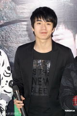 组图：苏打绿抵京签售万人围堵 主唱乖乖仔示人