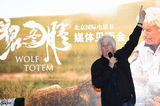 组图：《狼图腾》导演化身狼 回顾艰辛拍摄环境
