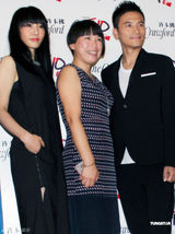 组图：白百何亮相时尚庆典 简约黑裙个性十足