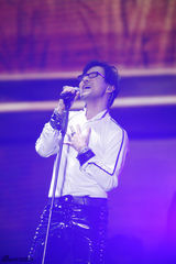 组图：汪峰演唱会深情表白 章子怡台下感动拭泪