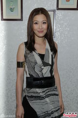 组图：《女警》庆功会谢天华周丽淇搞笑互吻