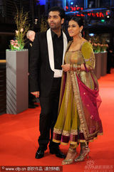 幻灯图：《可汗》首映 女星着印度传统服饰华丽迷人