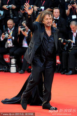 组图：《莎乐美》首映 导演帕西诺携小女友现身