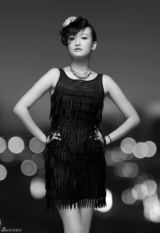 组图：秦子涵拍摄黑白大片 修身短裙时尚性感 